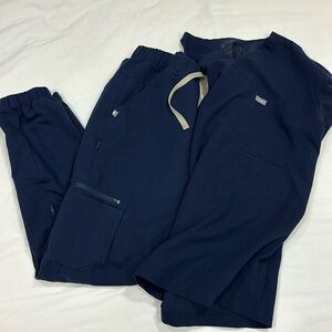 FIGS Women’s Navy Set